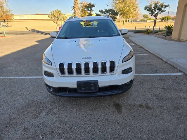 2018 Jeep Cherokee for sale at DOUBLE DEUCE AUTO in Hesperia, CA