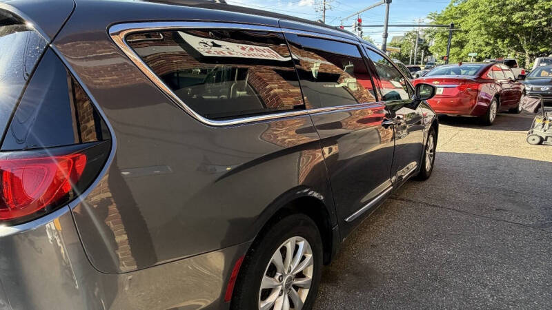 2017 Chrysler Pacifica Touring-L