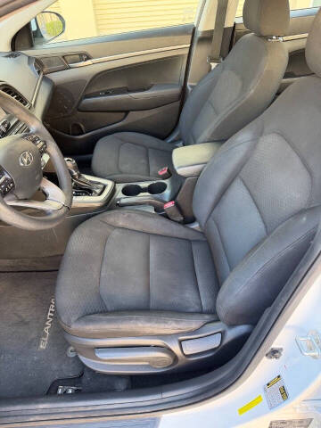 2019 Hyundai Elantra SE