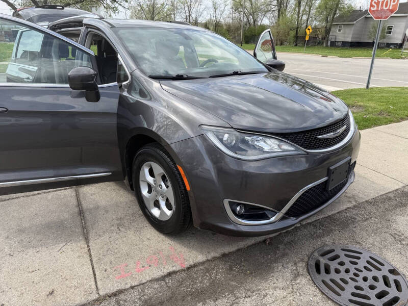 2017 Chrysler Pacifica Touring-L Plus