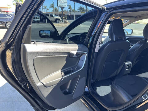2017 Volvo XC60 T5 Dynamic