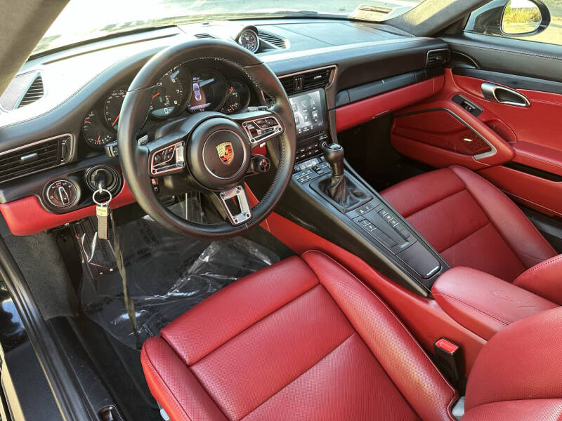 2017 Porsche 911 Carrera GTS