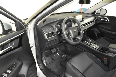 2024 Mitsubishi Outlander ES