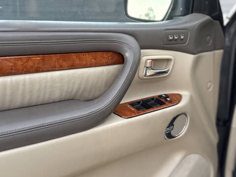 2004 Lexus LX 470