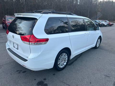 2014 Toyota Sienna XLE 8-Passenger