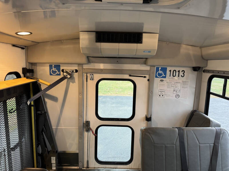 2010 Ford E-Series E-450 SD