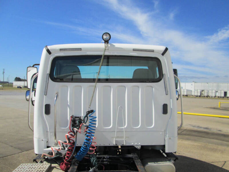 2007 Freightliner Business class M2