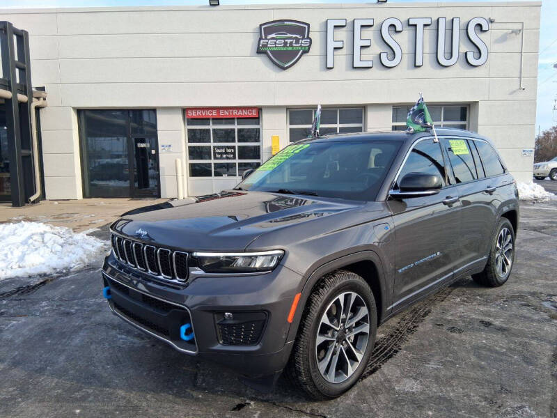 2022 Jeep Grand Cherokee Overland 4xe's photo