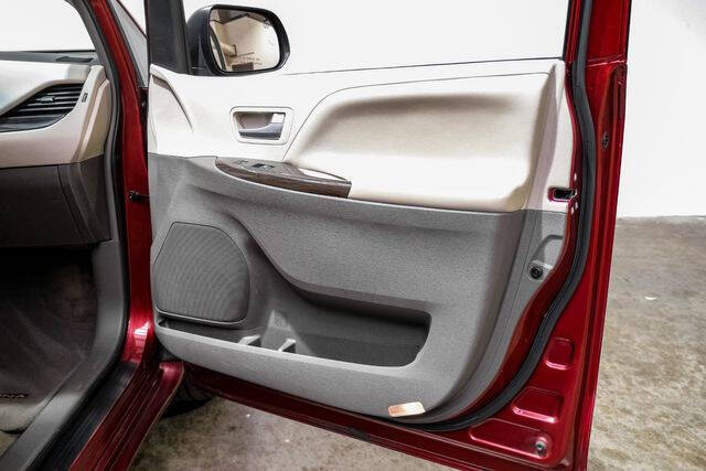 2017 Toyota Sienna XLE Premium 7-Passenger