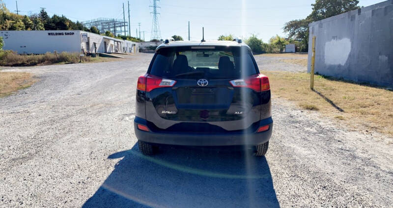 2015 Toyota RAV4 XLE photo 6