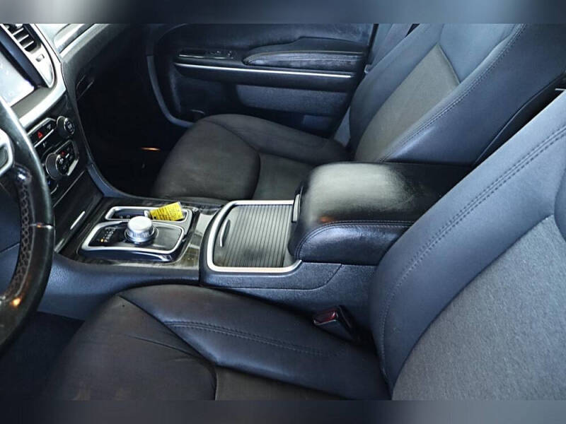2019 Chrysler 300