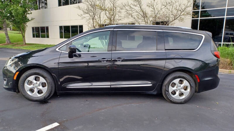 2017 Chrysler Pacifica Touring-L Plus