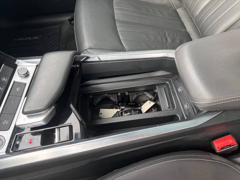 2021 Audi e-tron quattro Premium