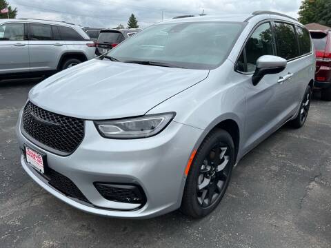 2023 Chrysler Pacifica for sale at Louisburg Garage, Inc. in Cuba City WI