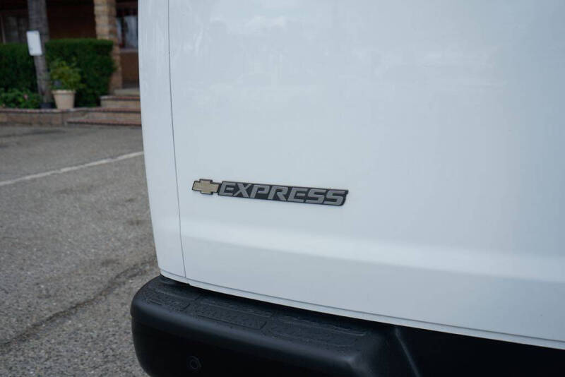 2023 Chevrolet Express 2500