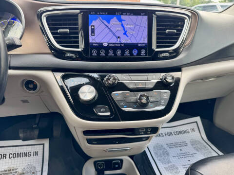 2017 Chrysler Pacifica Touring-L Plus