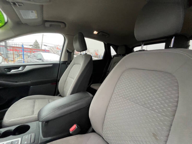 2020 Ford Escape SE