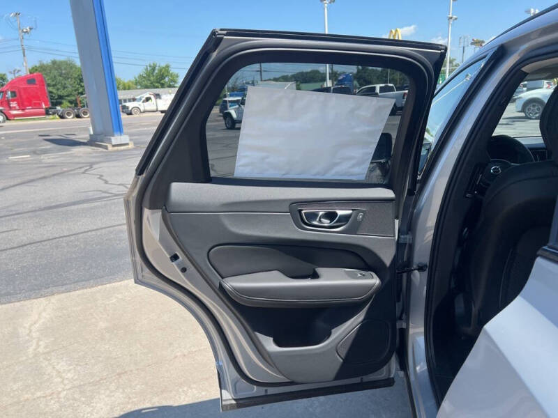 2025 Volvo XC60 T8 Plus Dark Theme