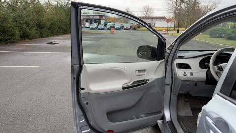 2014 Toyota Sienna LE 8-Passenger
