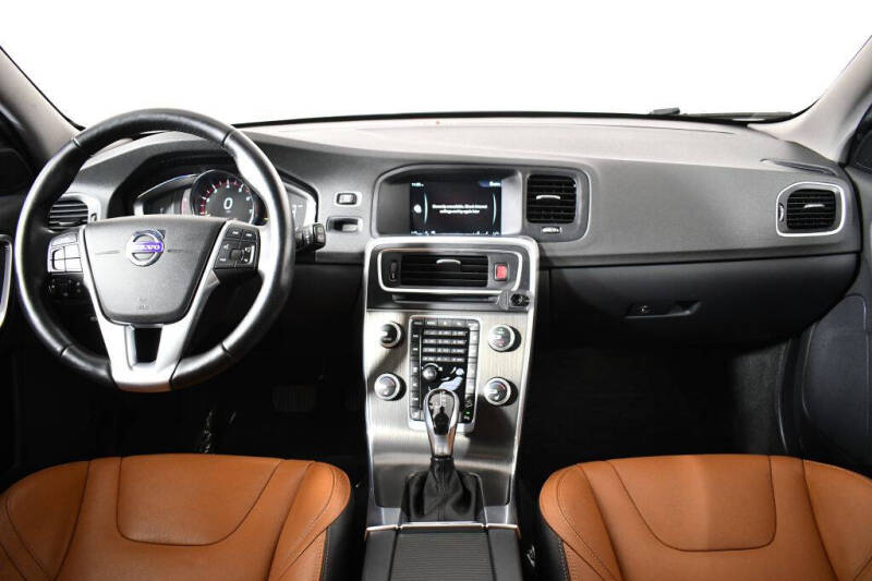 2015 Volvo V60 Cross Country T5