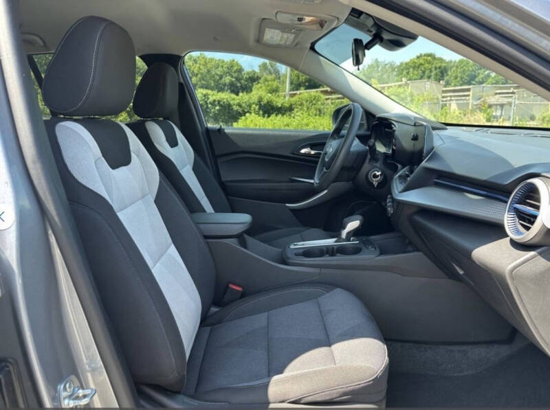 2025 Chevrolet Trax LS