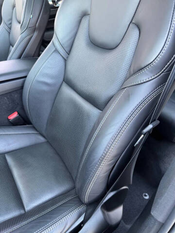 2023 Volvo XC60 B5 Ultimate Bright Theme