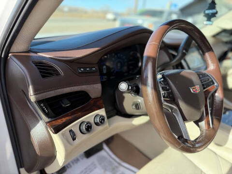 2016 Cadillac Escalade Luxury Collection