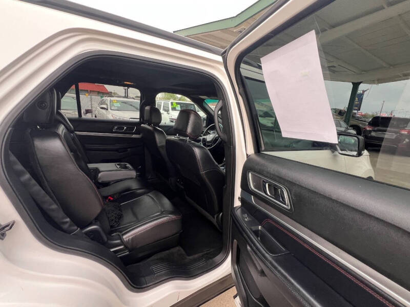 2017 Ford Explorer Sport