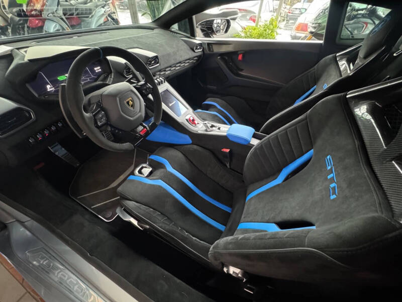 2023 Lamborghini Huracan STO