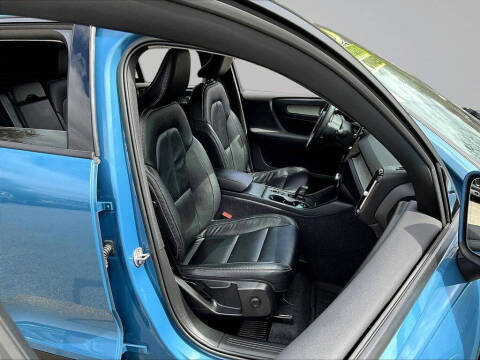 2023 Volvo XC40 B5 Core