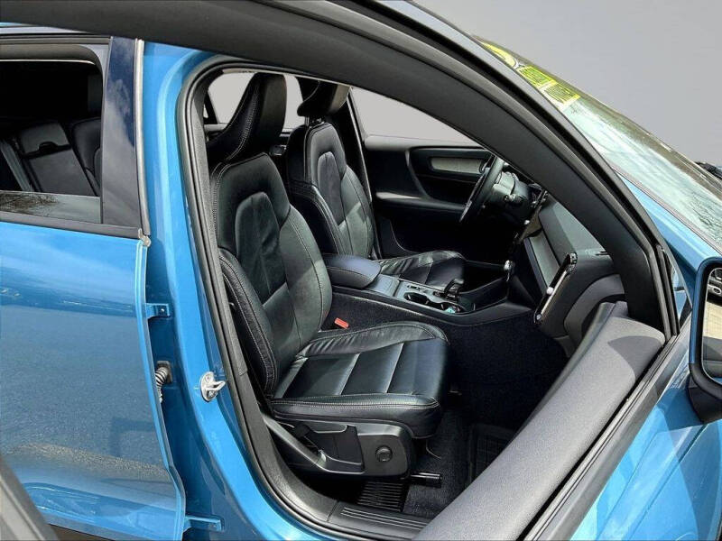 2023 Volvo XC40 B5 Core