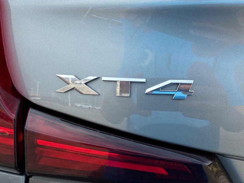 2023 Cadillac XT4 Luxury