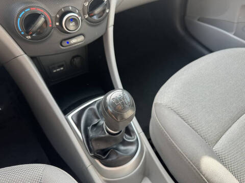 2012 Hyundai Accent GS