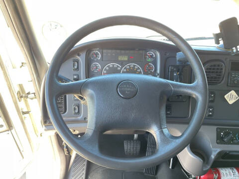 2013 Freightliner Business class M2