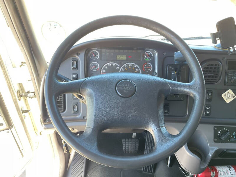 2013 Freightliner Business class M2