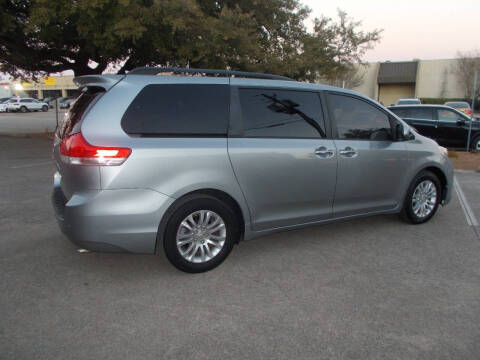 2011 Toyota Sienna XLE 7-Passenger Auto Access Seat