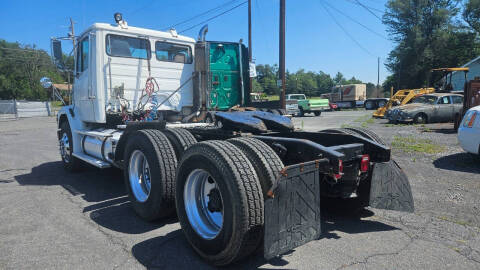 2000 Freightliner FL112
