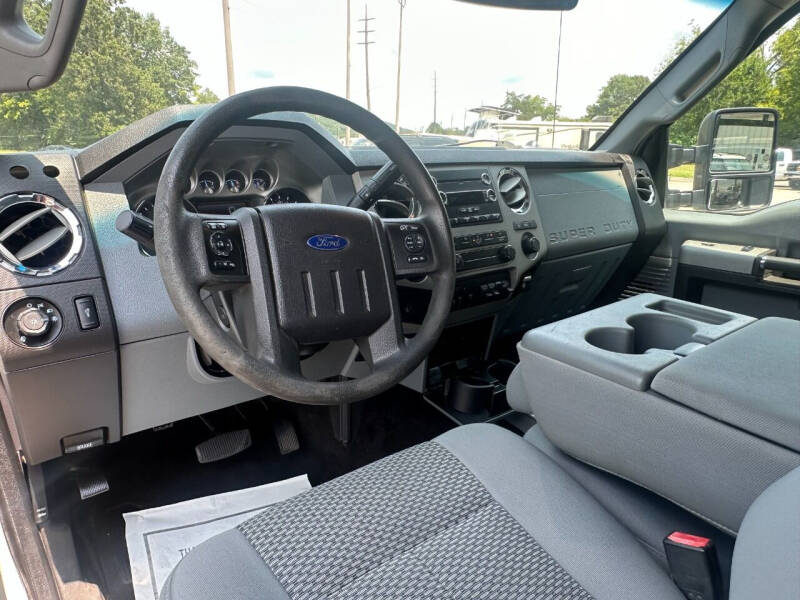 2015 Ford F-350 Super Duty XLT photo 8