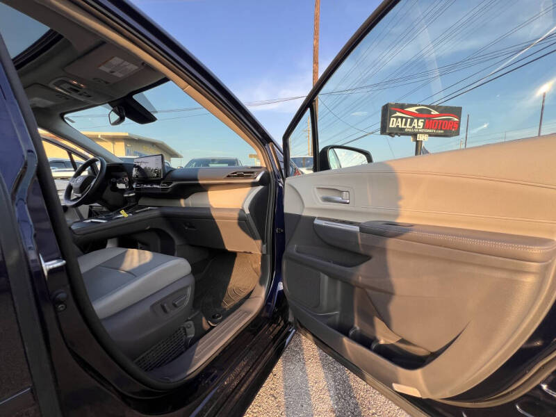 2021 Toyota Sienna XLE 8-Passenger