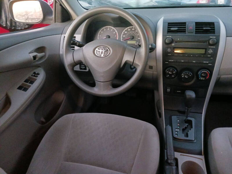 2009 Toyota Corolla LE photo 9