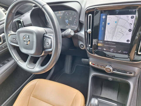 2019 Volvo XC40 T5 Momentum