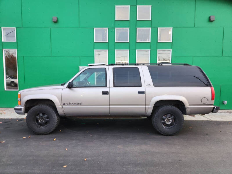 1999 Chevrolet Suburban Base's photo