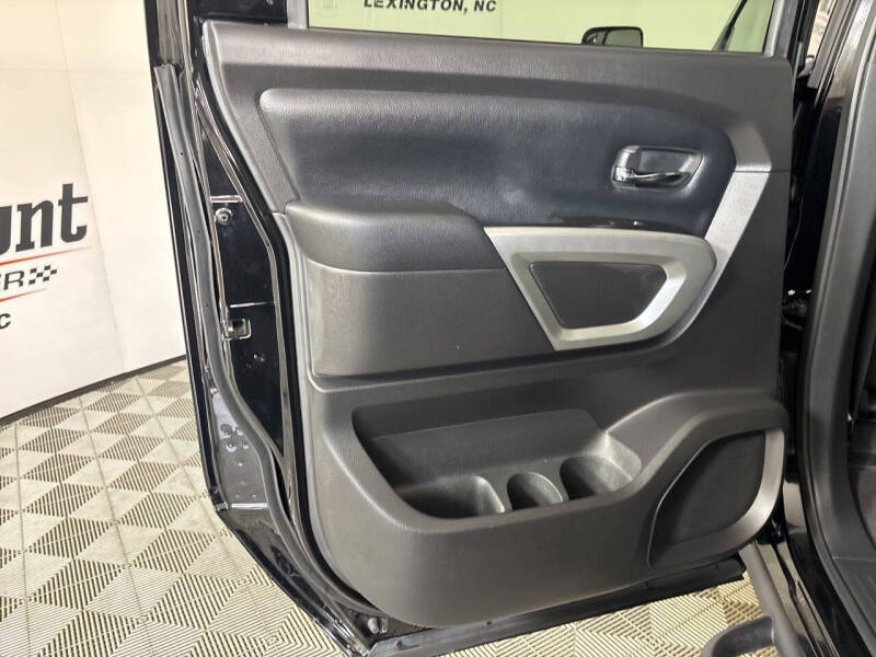 2024 Nissan Titan XD SV