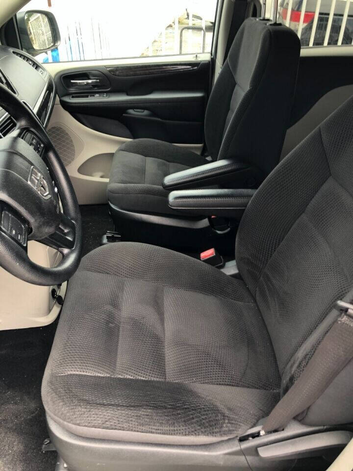 2019 DODGE Grand Caravan Minivan - $14,800
