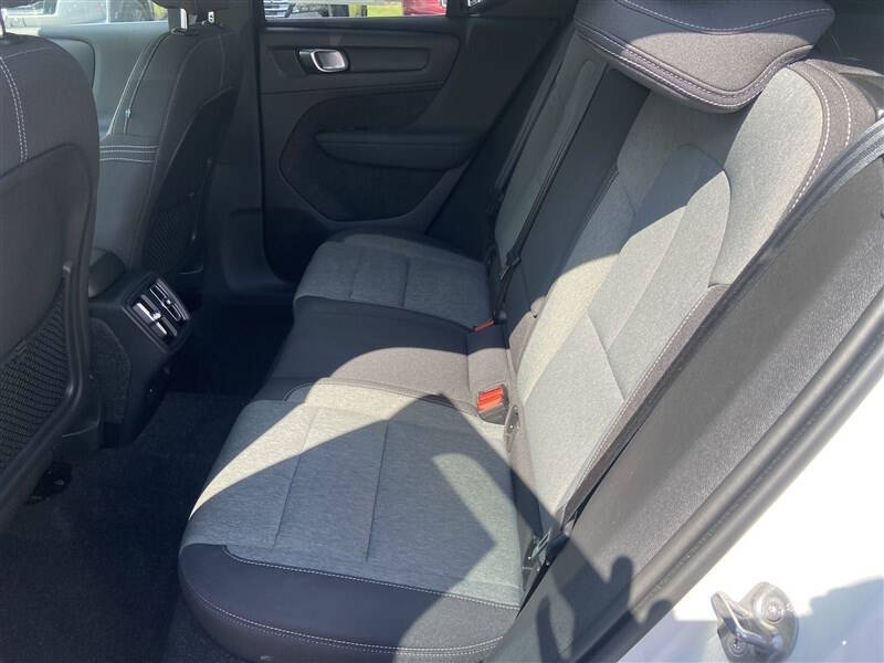 2025 Volvo XC40 B5 Core Bright Theme