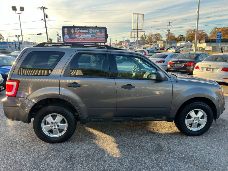 2011 Ford Escape XLT photo 4