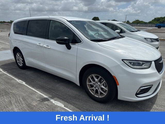 2024 Chrysler Pacifica Touring