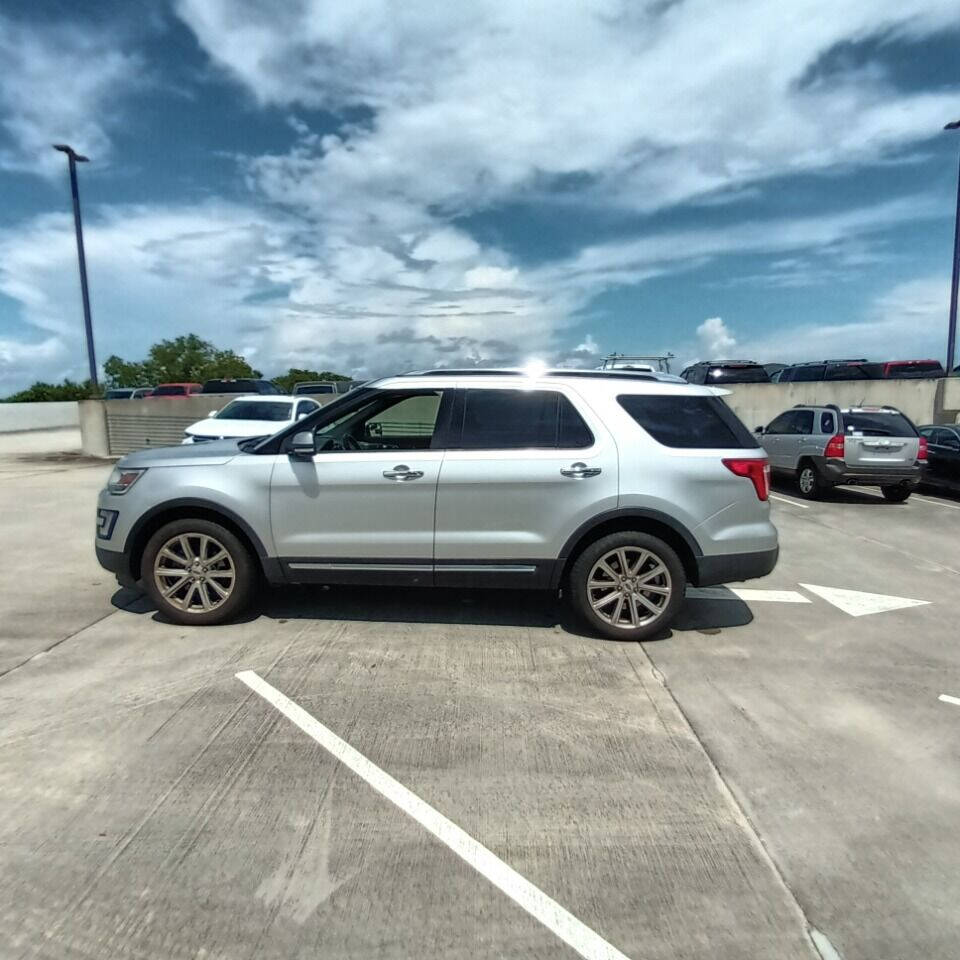 2017 Ford Explorer SUV / Crossover - $11,950