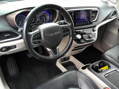 2017 Chrysler Pacifica Touring-L Plus