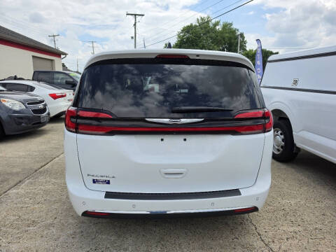 2023 Chrysler Pacifica Touring L